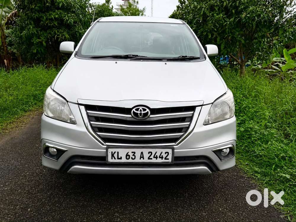 Toyota Innova  2012
