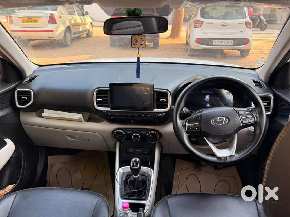 Hyundai Venue 2022 Petrol 38000 Km Driven