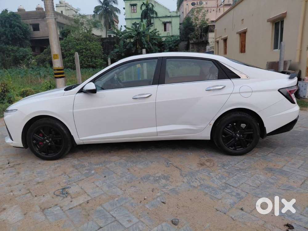 Hyundai Verna Sx (o) 1.5 Vtvt Ivt [2023 - 2026], 2026, Petrol