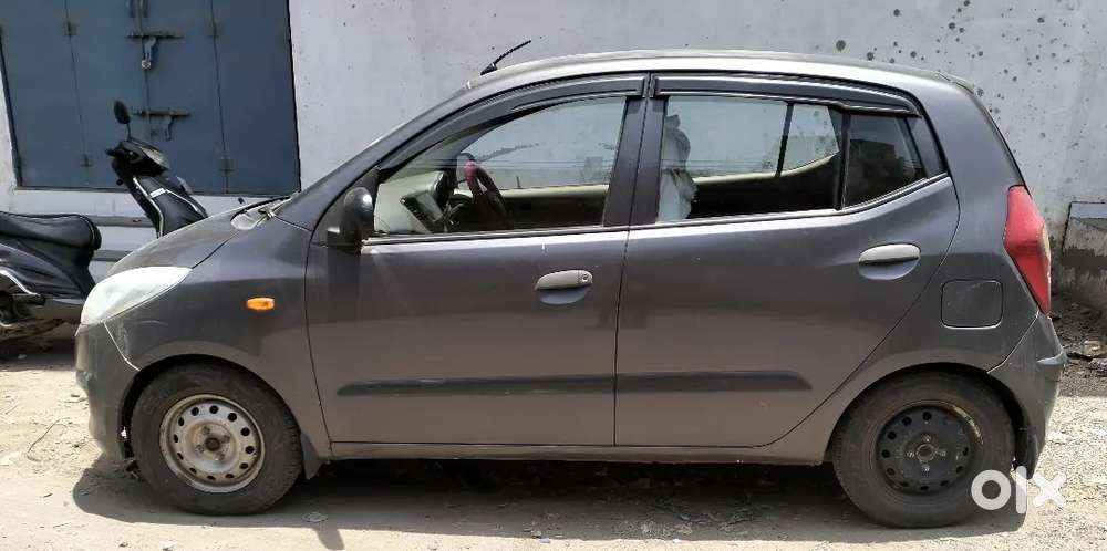 Hyundai I10 2011 Cng & Petrol Well Maintained