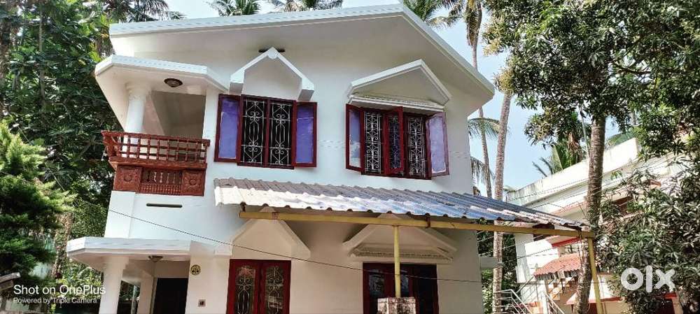 PG Accommodation For Ladies @ Karikkakom