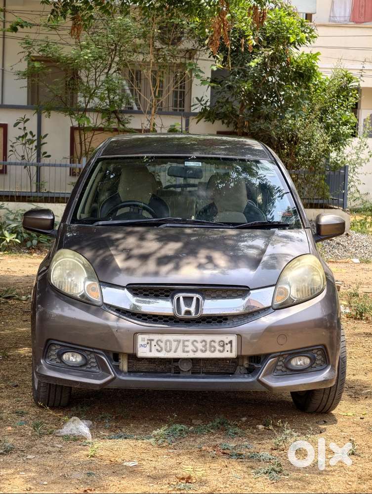 Honda Mobilio Urban Titanium Metalic,2015 Model 22kmph Mileage