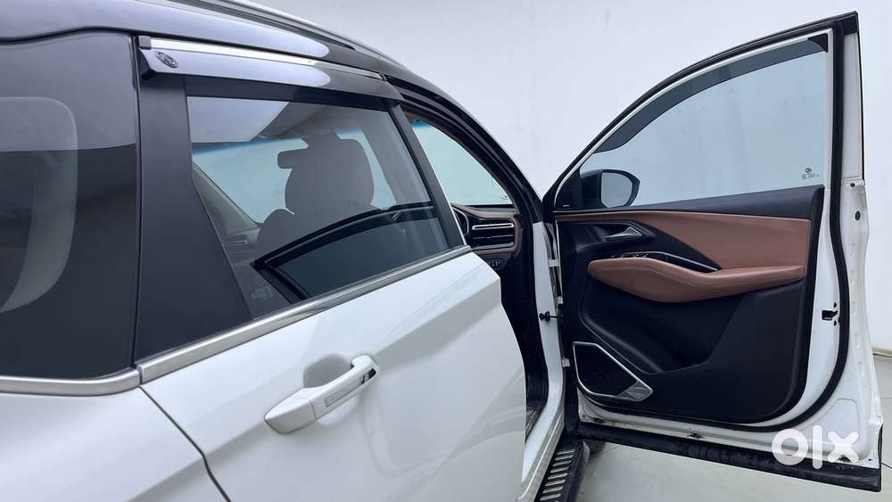 Mg Hector Plus Sharp Pro 2.0 Turbo Diesel 7 Str Dual Tone, 2023, Die..