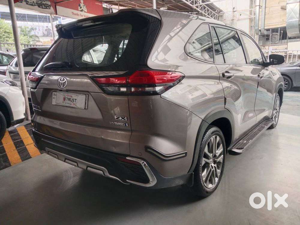 Toyota Innova Hycross, 2024, Petrol