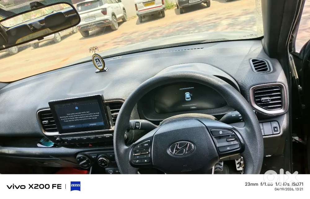 Hyundai Venue 2024 Petrol 11800 Km Driven