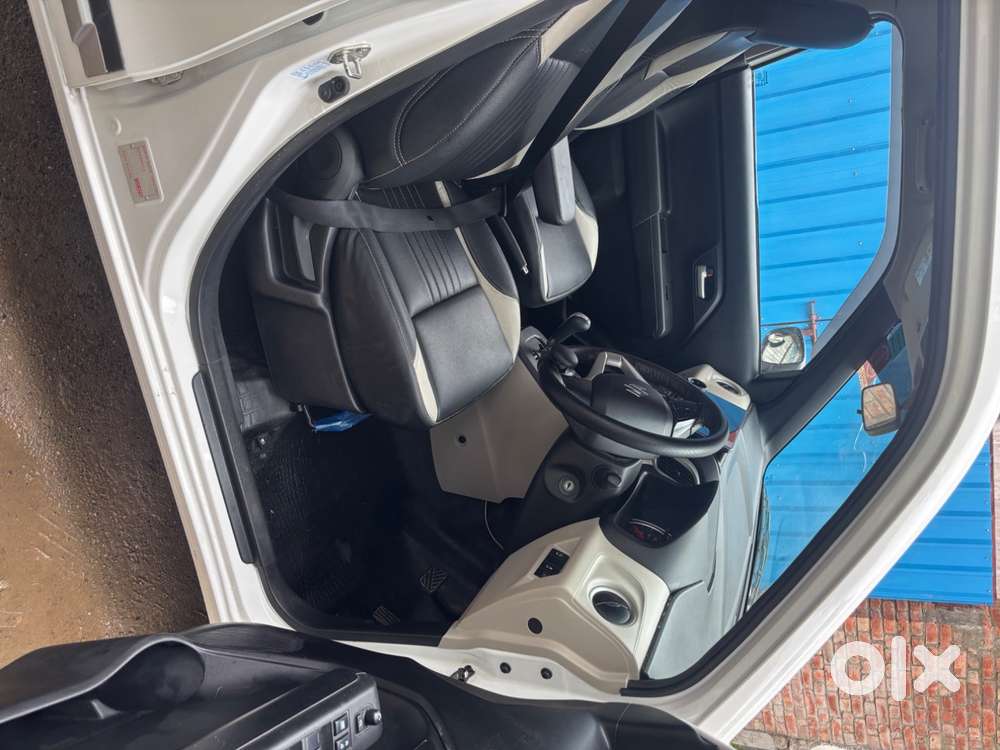 New Car Zxi Automatic With Led Screen And Flouring