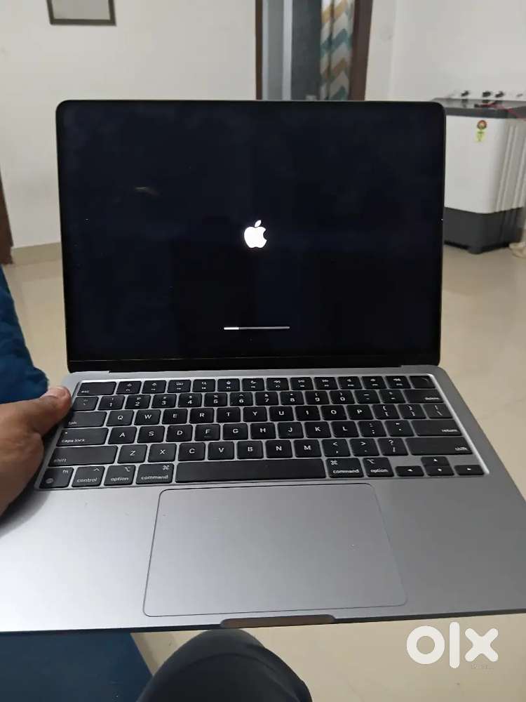 Macbook air m2  (8gb) 256 GB storage new condition