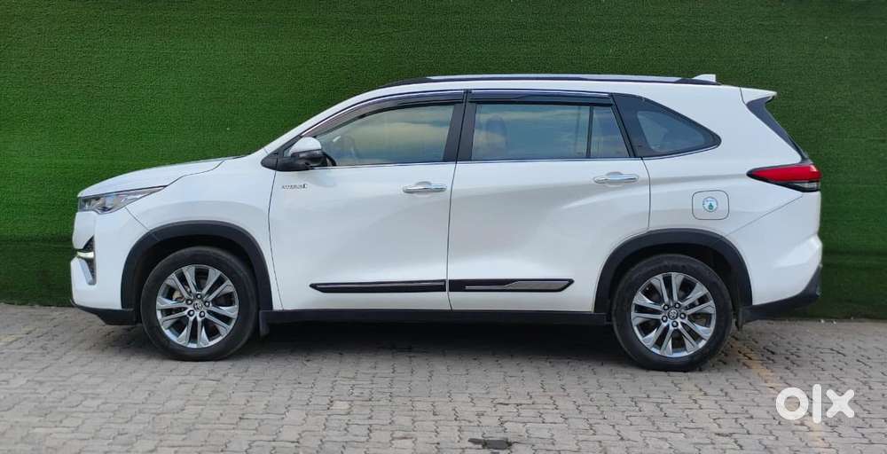 Toyota Innova Hycross, 2024, Petrol
