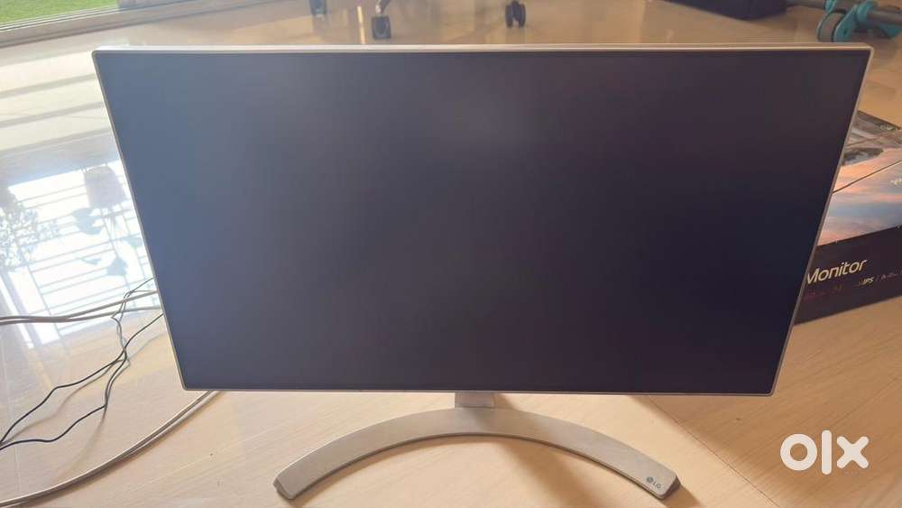 LG 24 inch Monitor 99% sRGB