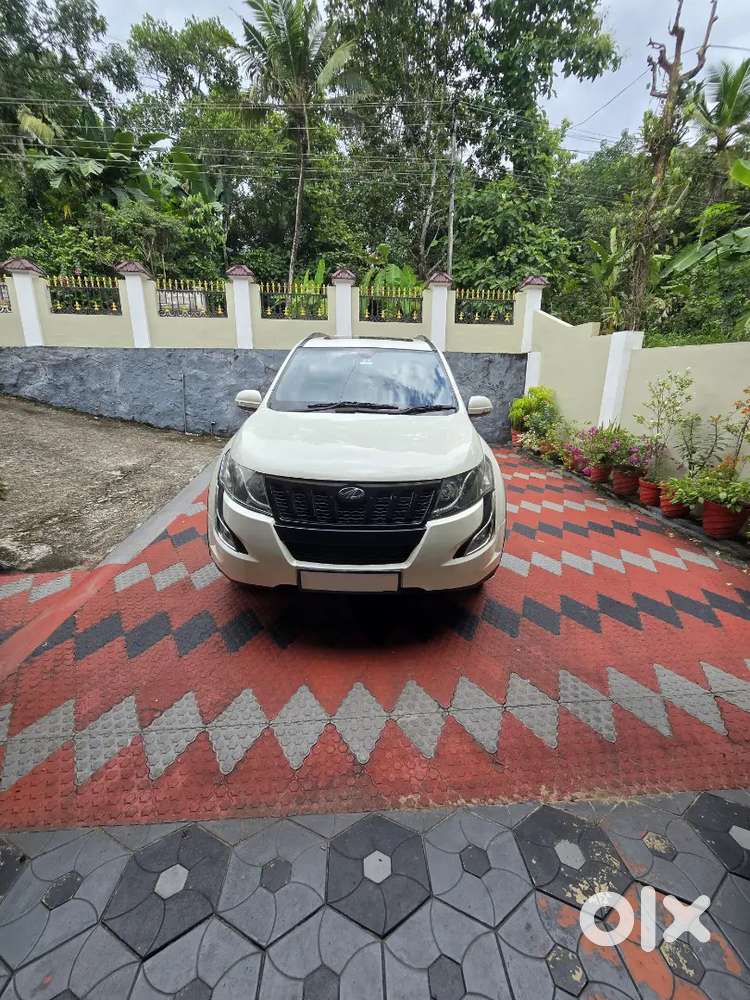 Mahindra Xuv500 W10 Automatic White 2017