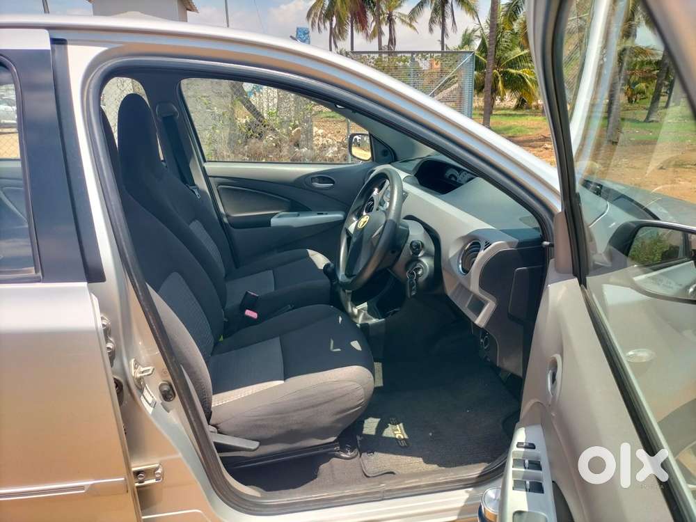 Toyota Etios V, 2011, Petrol