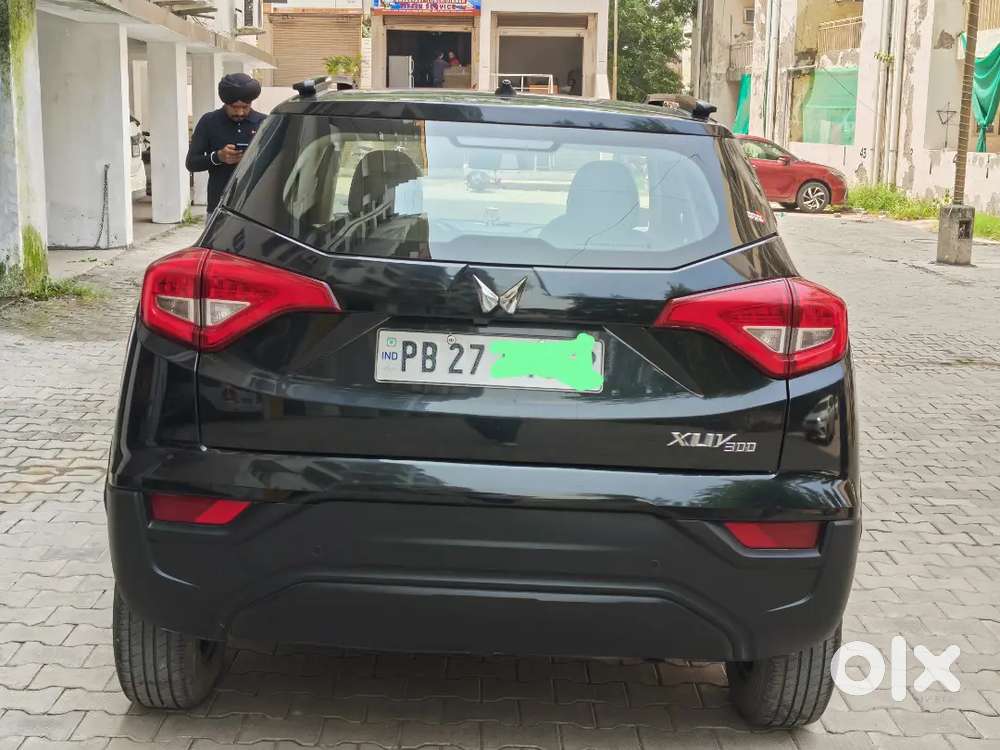 Mahindra Xuv300 Petrol 2023 Sunroof Varient