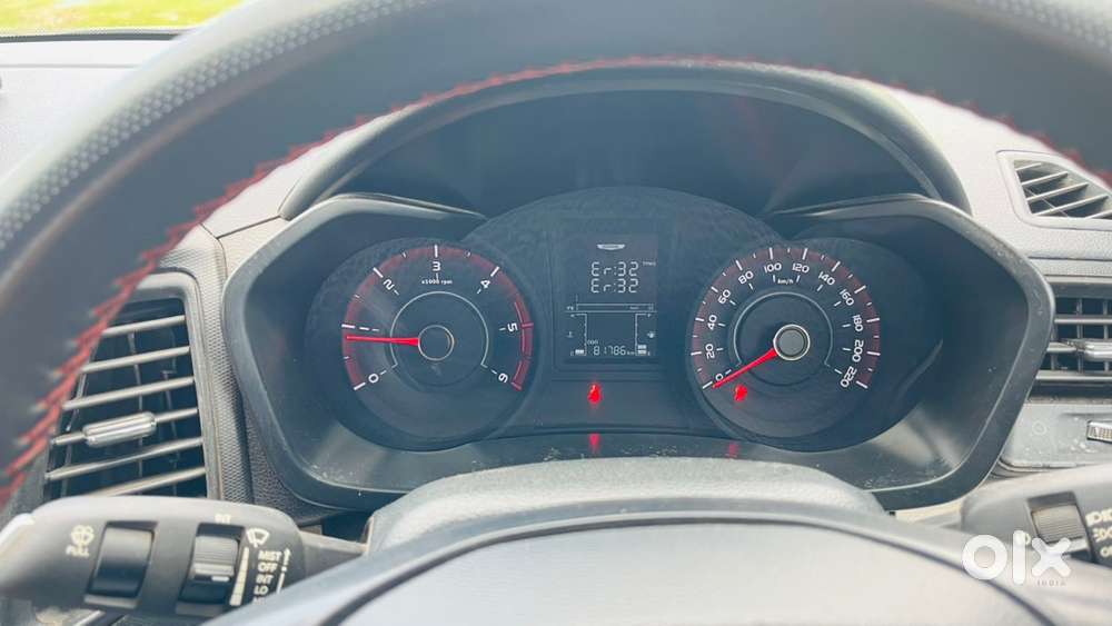 Mahindra Xuv300 July2022 Diesel Well Maintained