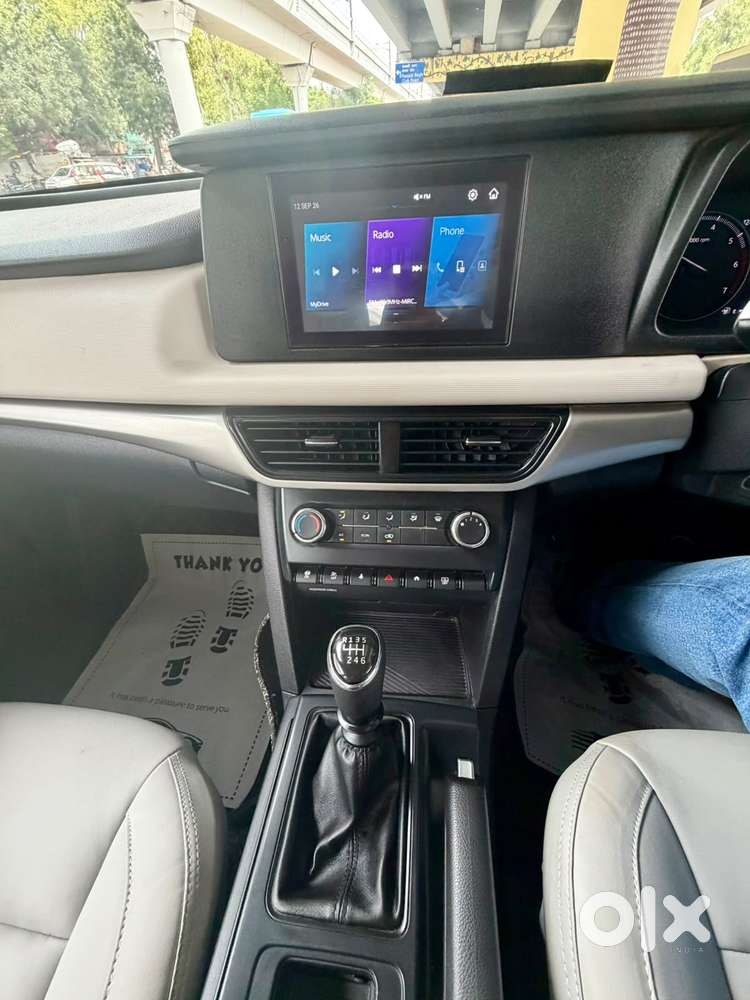 Mahindra Xuv700 2.0 Ax 5 Petrol Mt Str, 2024, Petrol