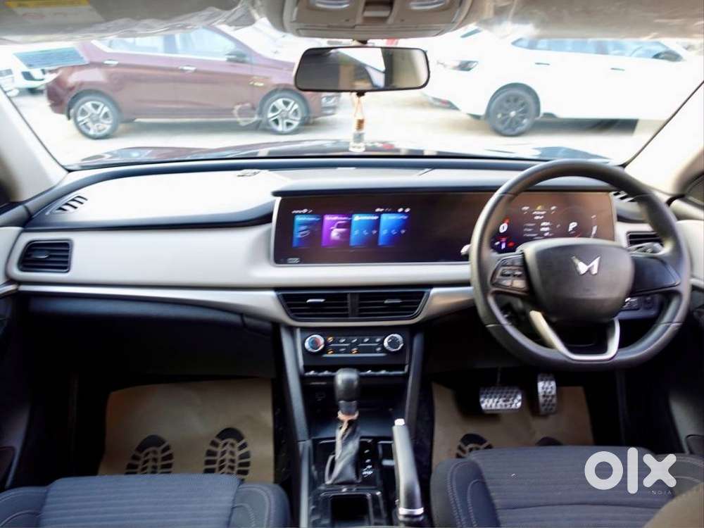 Mahindra Xuv700 2.0 Ax 5 Petrol At Str, 2022, Petrol