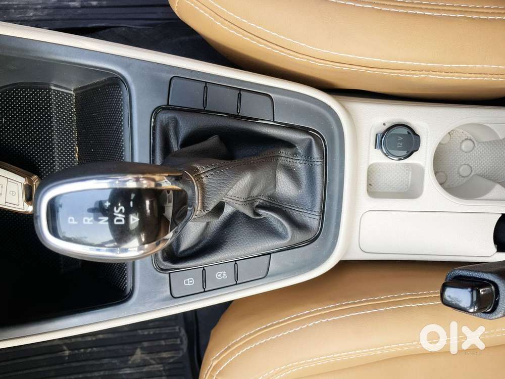 Skoda Slavia Sportline 1.0l Tsi Mt, 2025, Petrol