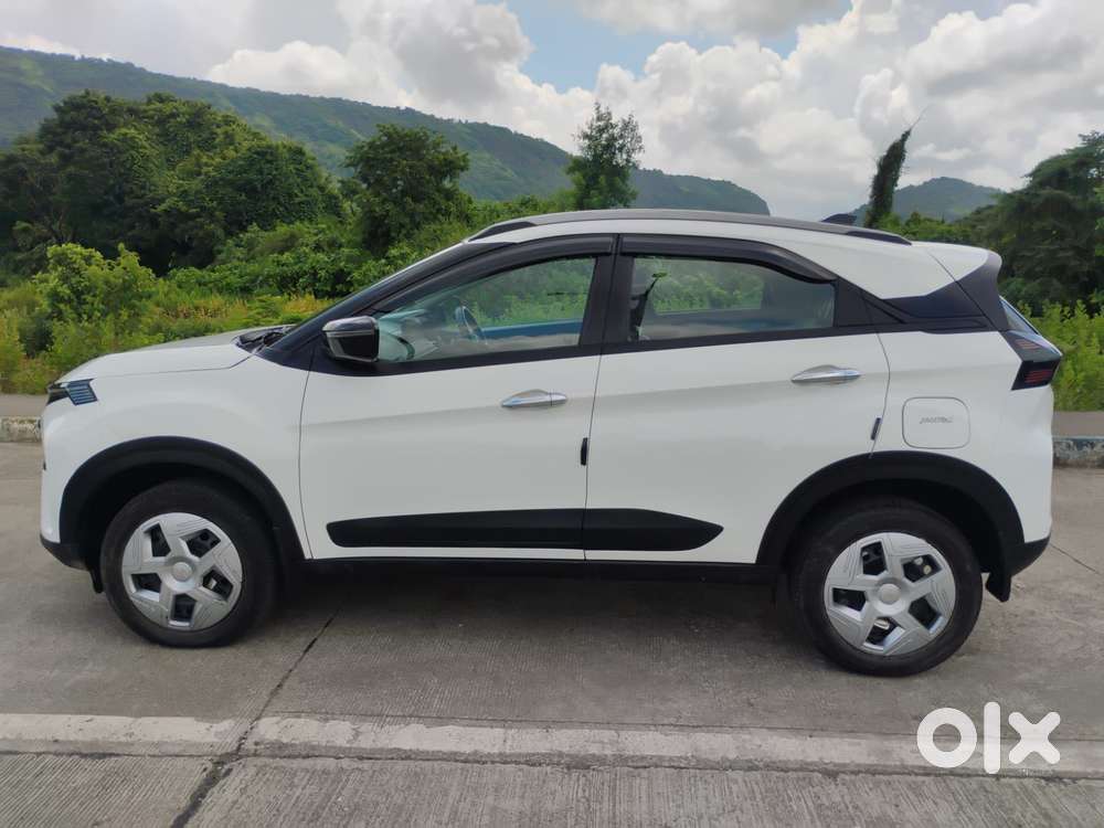 Tata Nexon Pure (s) 1.2 Petrol 6amt, 2024, Petrol