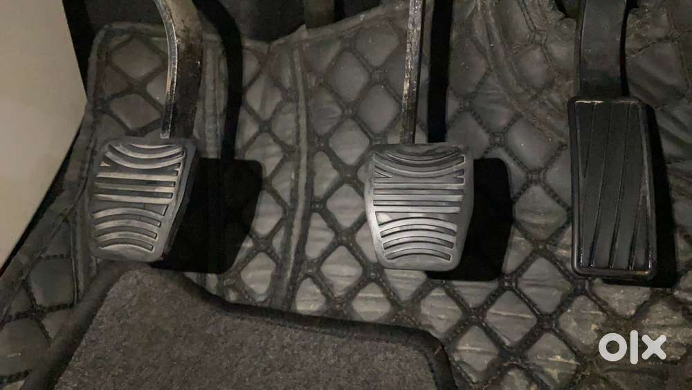 Mahindra Xuv300 W4, 2023, Petrol