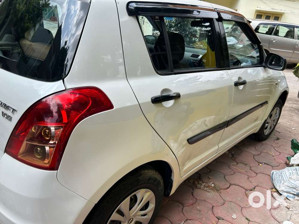 Maruti Suzuki Swift 2010 Petrol Manual