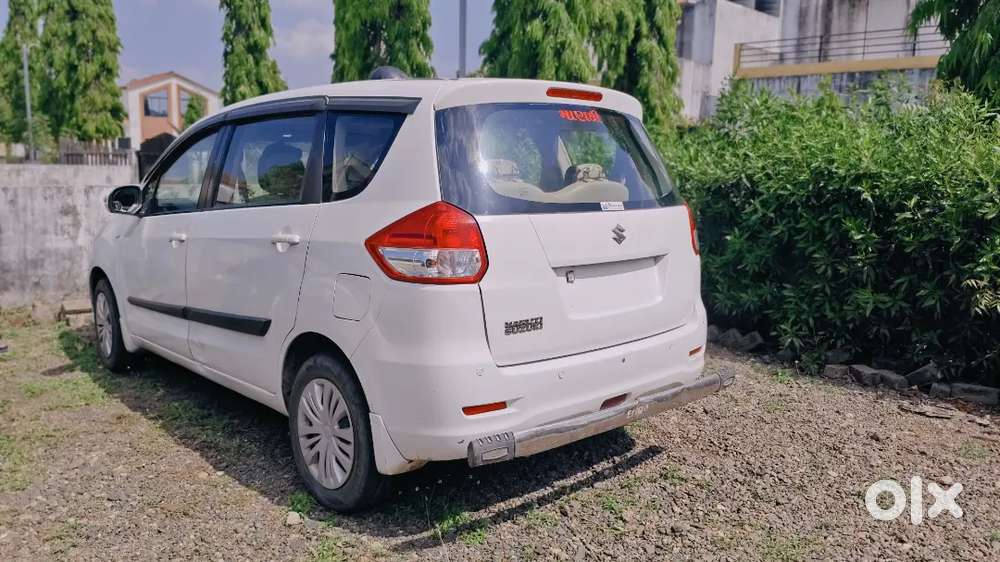 Ertiga White Color Cng Good Condition Tire New