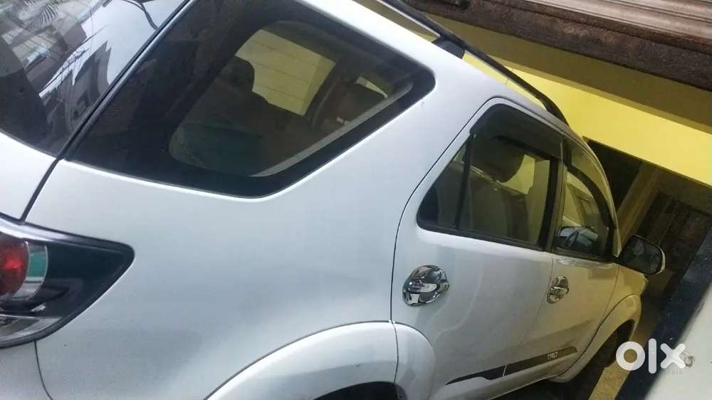 Doctor's Toyota Fortuner Legender 2015