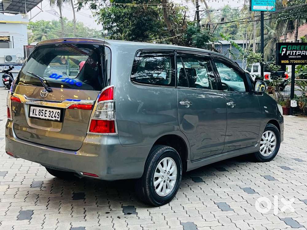 Toyota Innova 2.5 V 7seater Crysta Edition, 2014, Diesel