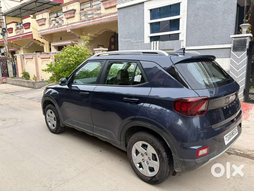 Hyundai Venue Petrol Manual 2021