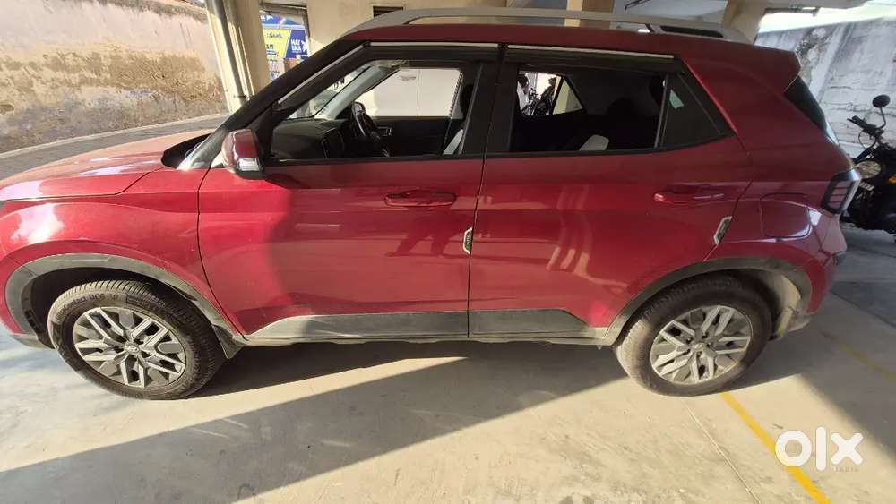 Hyundai Venue 2023 Petrol Well Maintained