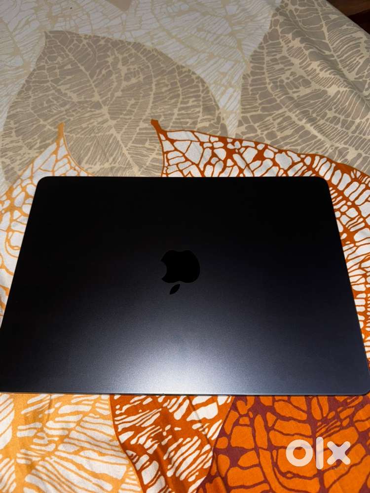 MacBook Air M2 256GB Mint Condition