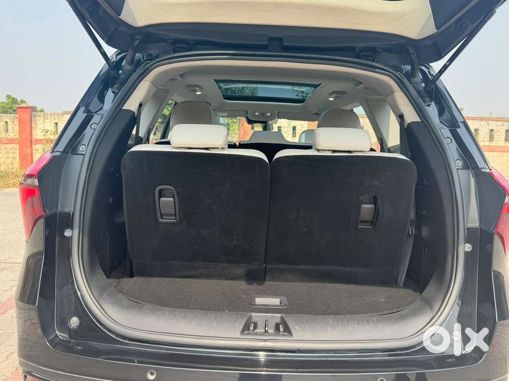 Mahindra Xuv700 2.0 Ax 7 Petrol At Luxury Pack Str, 2025, Petrol
