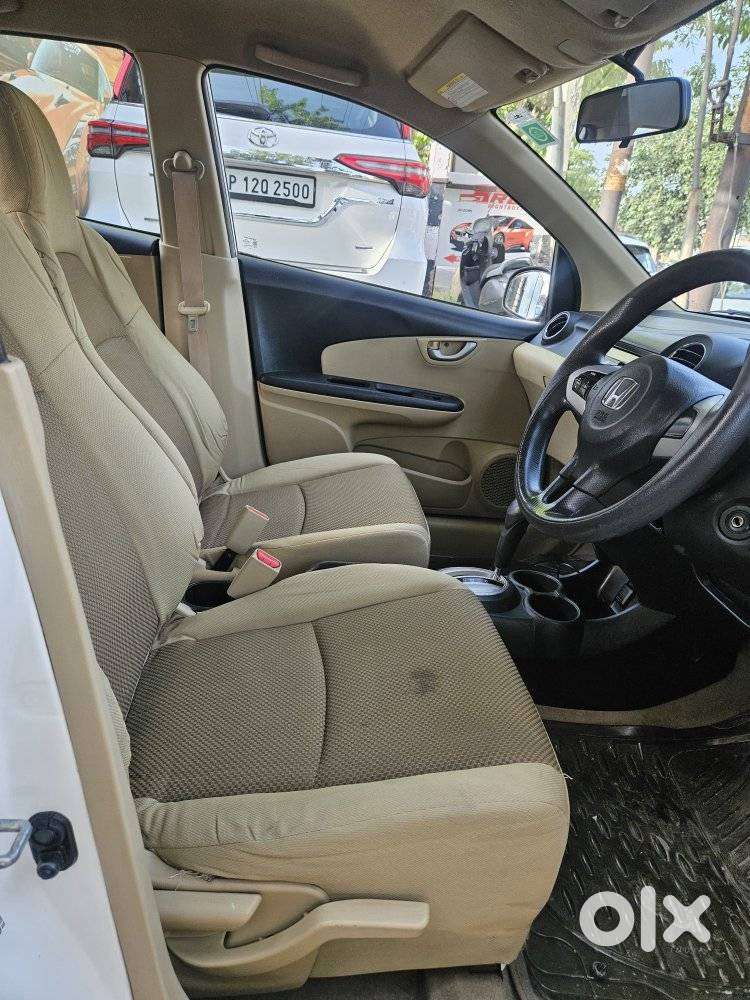Honda Brio V Automatic, 2014, Petrol