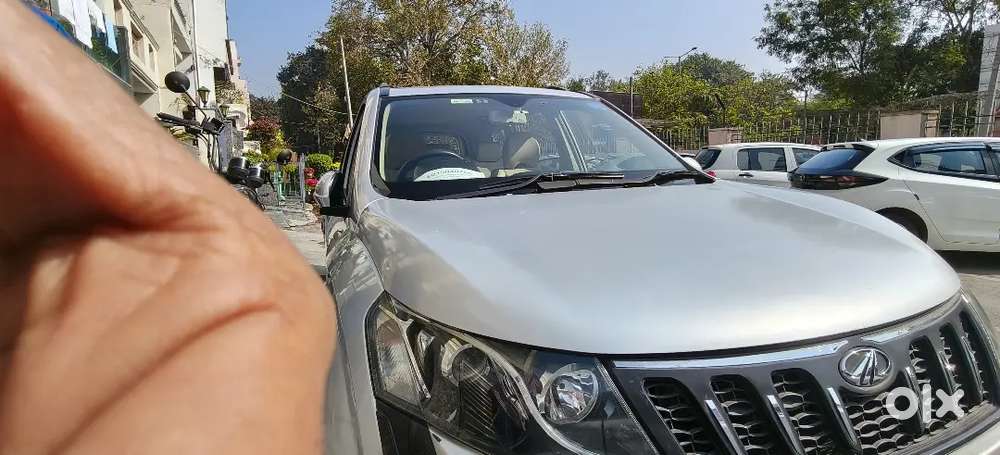 Mahindra Xuv500 W6 2015  First Owner  Non-accidental  Silver
