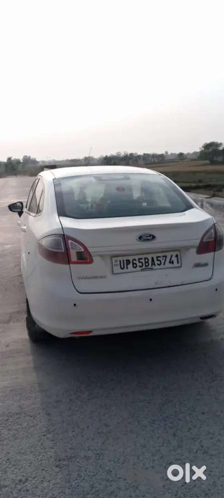 गुड कंडीशन में गाड़ी है गाड़ी रनिंग में है