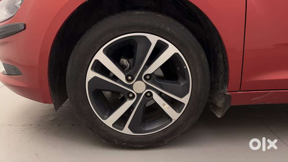 Tata Altroz Xz Plus I-turbo (s), 2023, Petrol