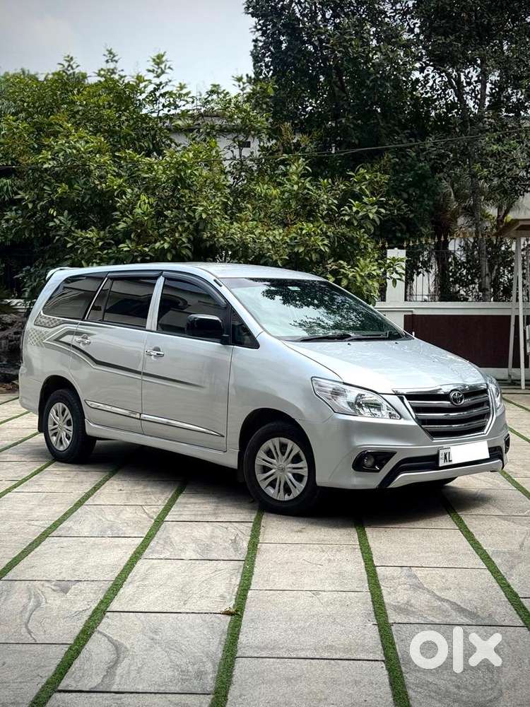 Toyota Innova 2010 8 Seater