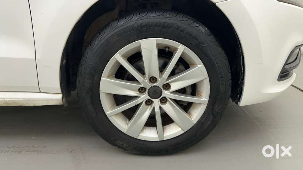 Volkswagen Polo Petrol Highline 1.2l, 2015, Petrol