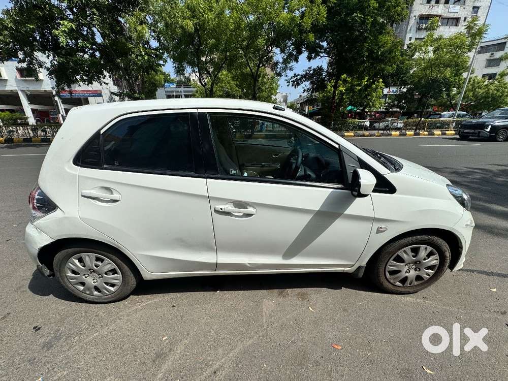 Honda Brio Smt Petrol  2nd Owner  White