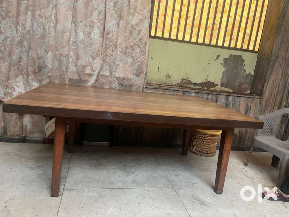 Wooden Dining Table with 6 Chairs &ndash; Excellent Condition
