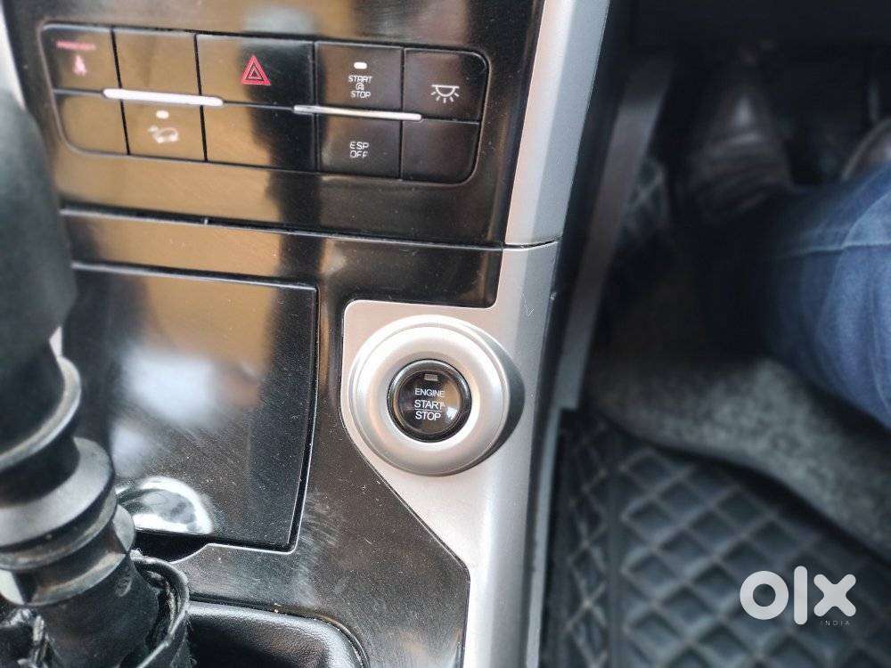 Mahindra Xuv500 W9, 2018, Petrol