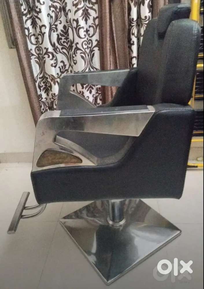 Makeup or Saloon chair for urgent sale