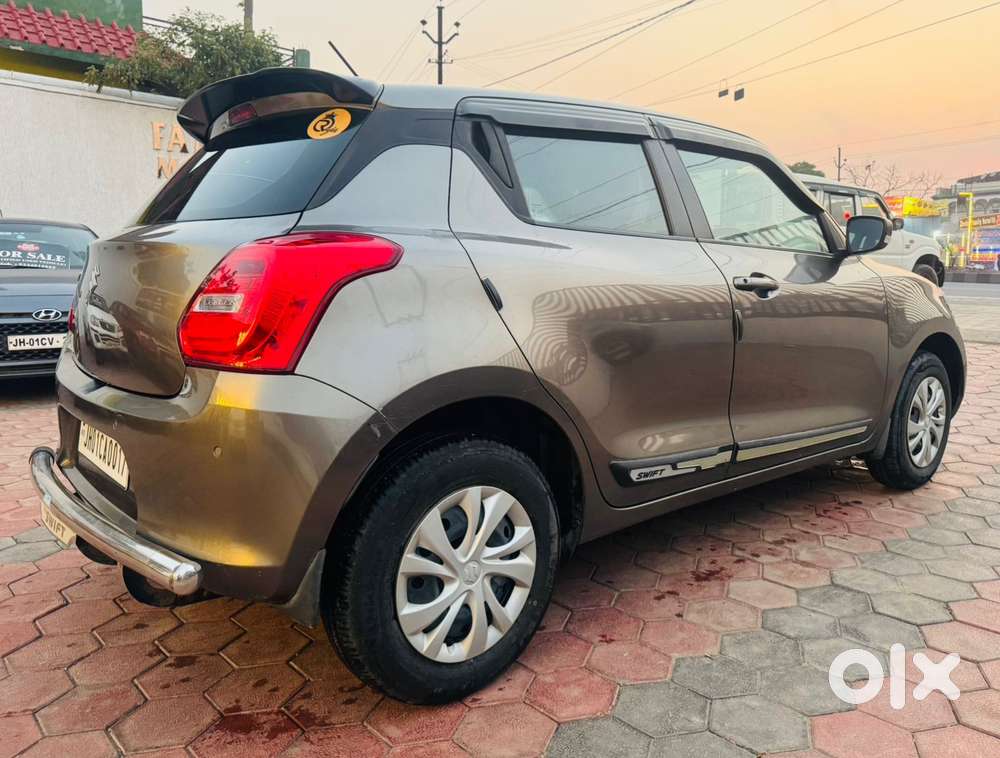Maruti Suzuki Swift Vxi + Manual, 2022, Petrol