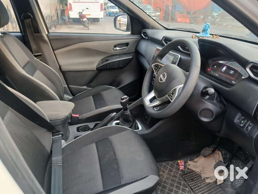 Nissan Magnite 1.0 Xv Premium, 2025, Cng & Hybrids
