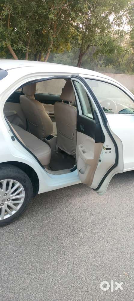 Maruti Suzuki Dzire 1.2 Zxi Amt, 2018, Petrol