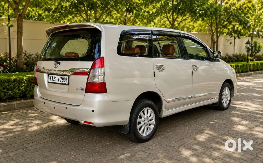 Toyota Innova Diesel 2.5v Model Car For Sale.