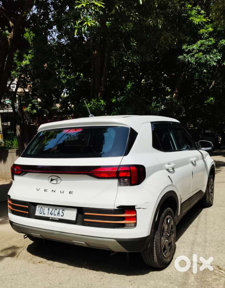 Hyundai Venue [2022-ongoing] 1.2 E, 2025, Petrol