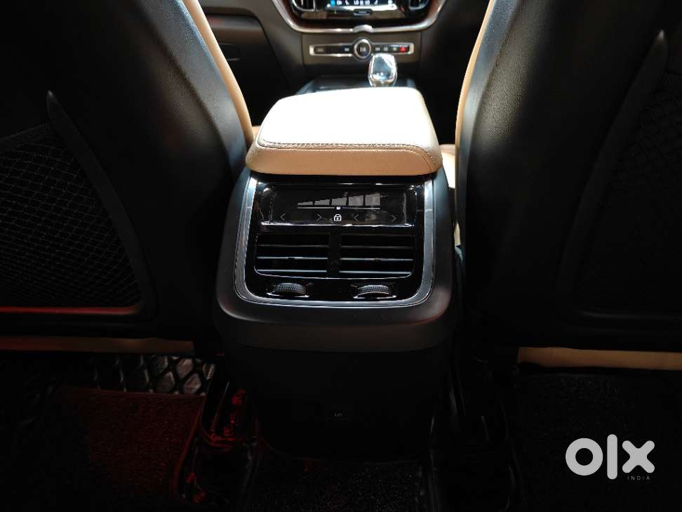 Volvo Xc60 2.0 B5 Ultimate, 2024, Petrol