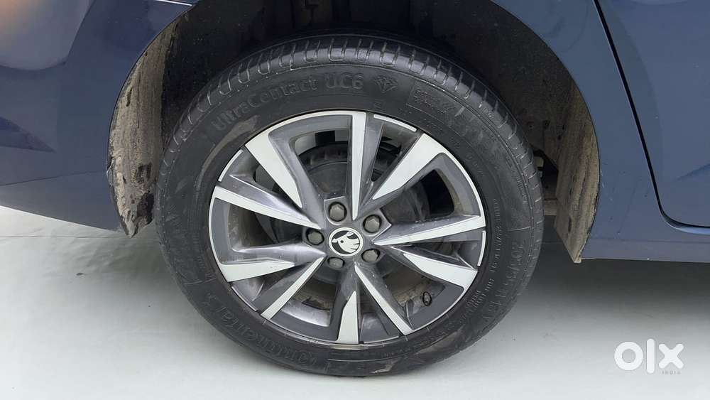 Skoda Slavia Style 1.0l Tsi Mt, 2023, Petrol