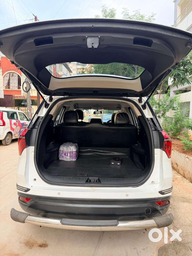 Mahindra Xuv700 Mx Diesel Mt 5 Str (e), 2023, Diesel