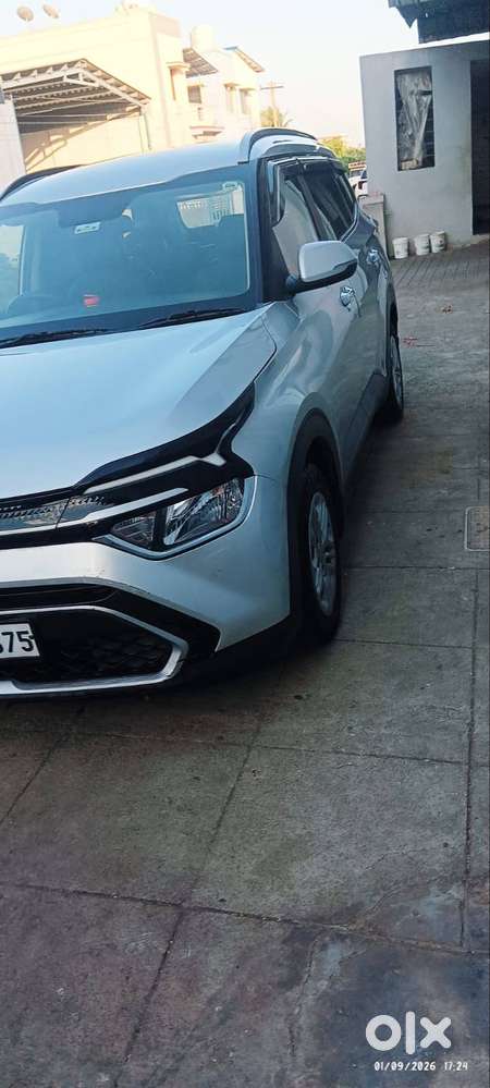 Kia Carens Prestige Plus 2024