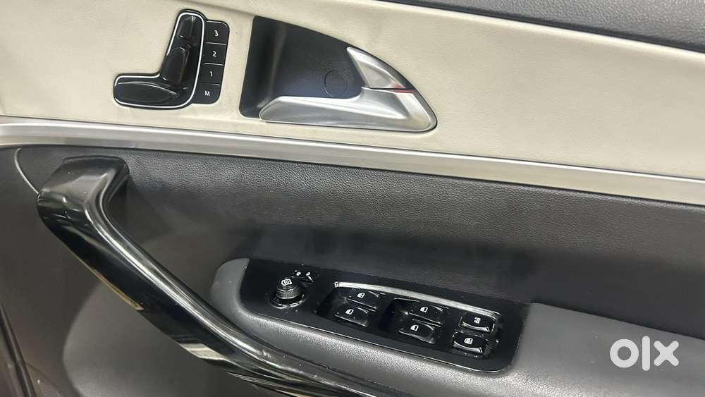 Mahindra Xuv700 2.2 Ax 7 Diesel Mt Luxury Pack Str, 2022, Diesel